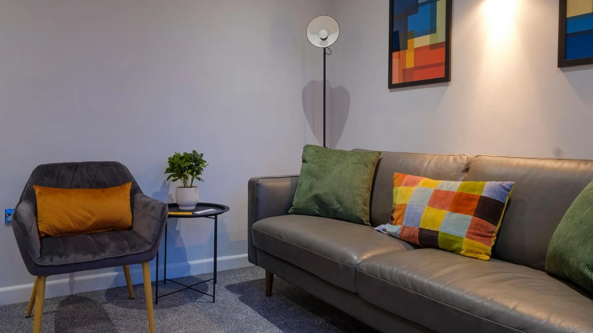 Apartment Vibrant 2 Bed Apartment, Free Parking, Bawtry Rd Doncaster - Hosted By Stay Host Save