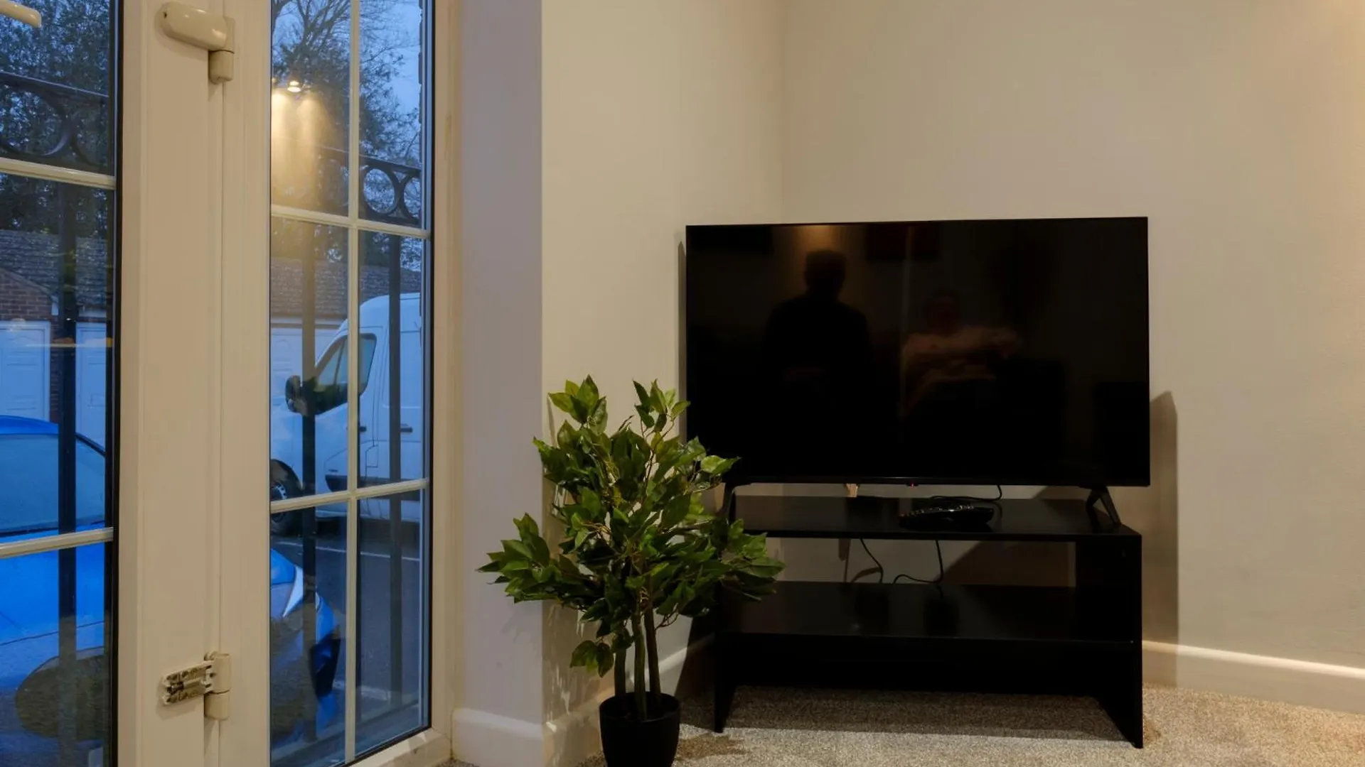 Vibrant 2 Bed Apartment, Free Parking, Bawtry Rd Doncaster - Hosted By Stay Host Save Apartment
