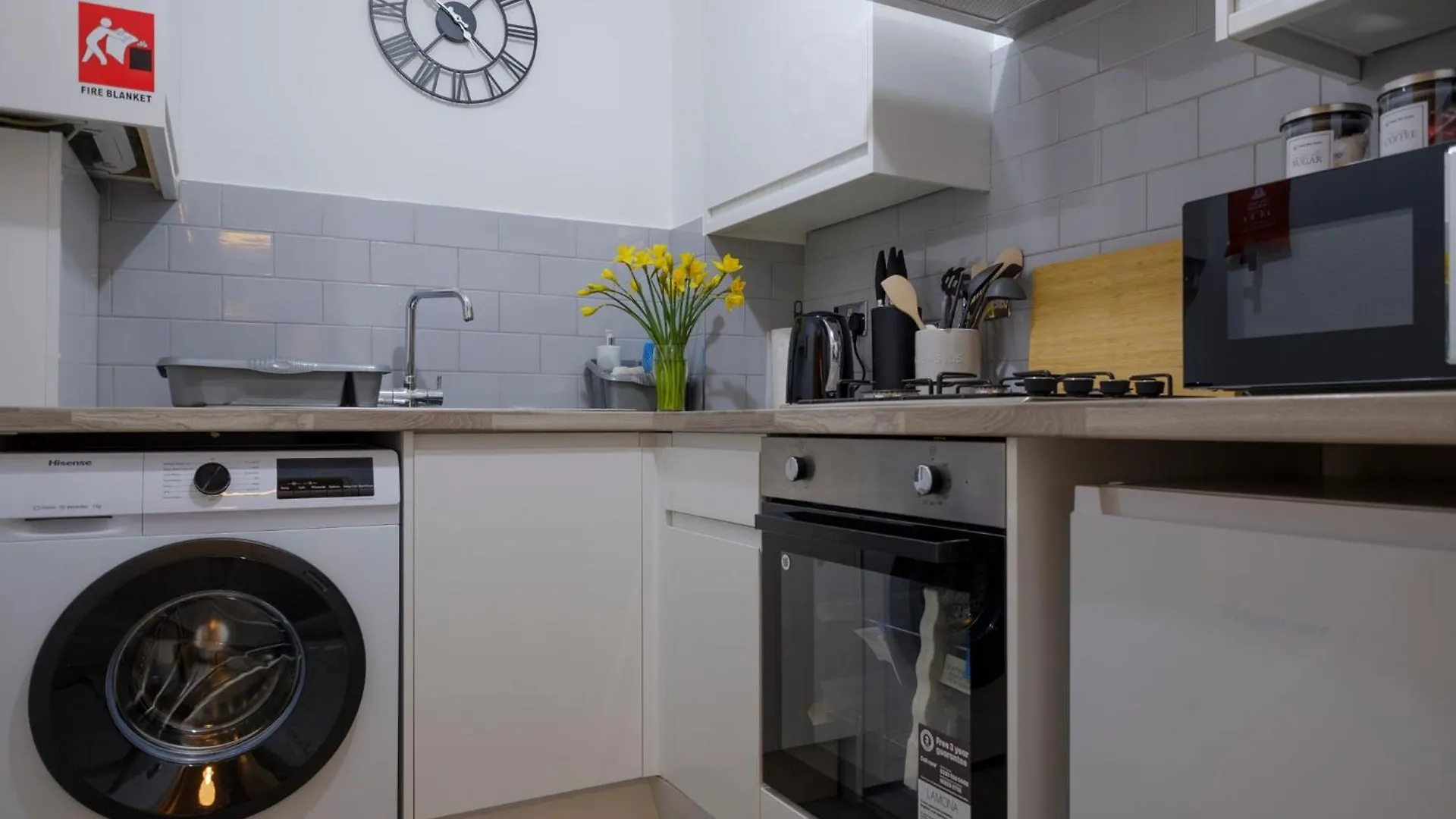 Vibrant 2 Bed Apartment, Free Parking, Bawtry Rd Doncaster - Hosted By Stay Host Save
