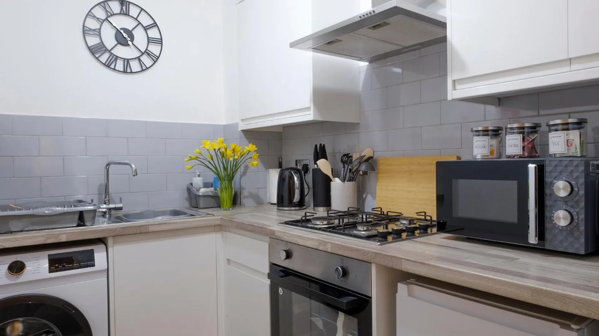 Vibrant 2 Bed Apartment, Free Parking, Bawtry Rd Doncaster - Hosted By Stay Host Save Apartment