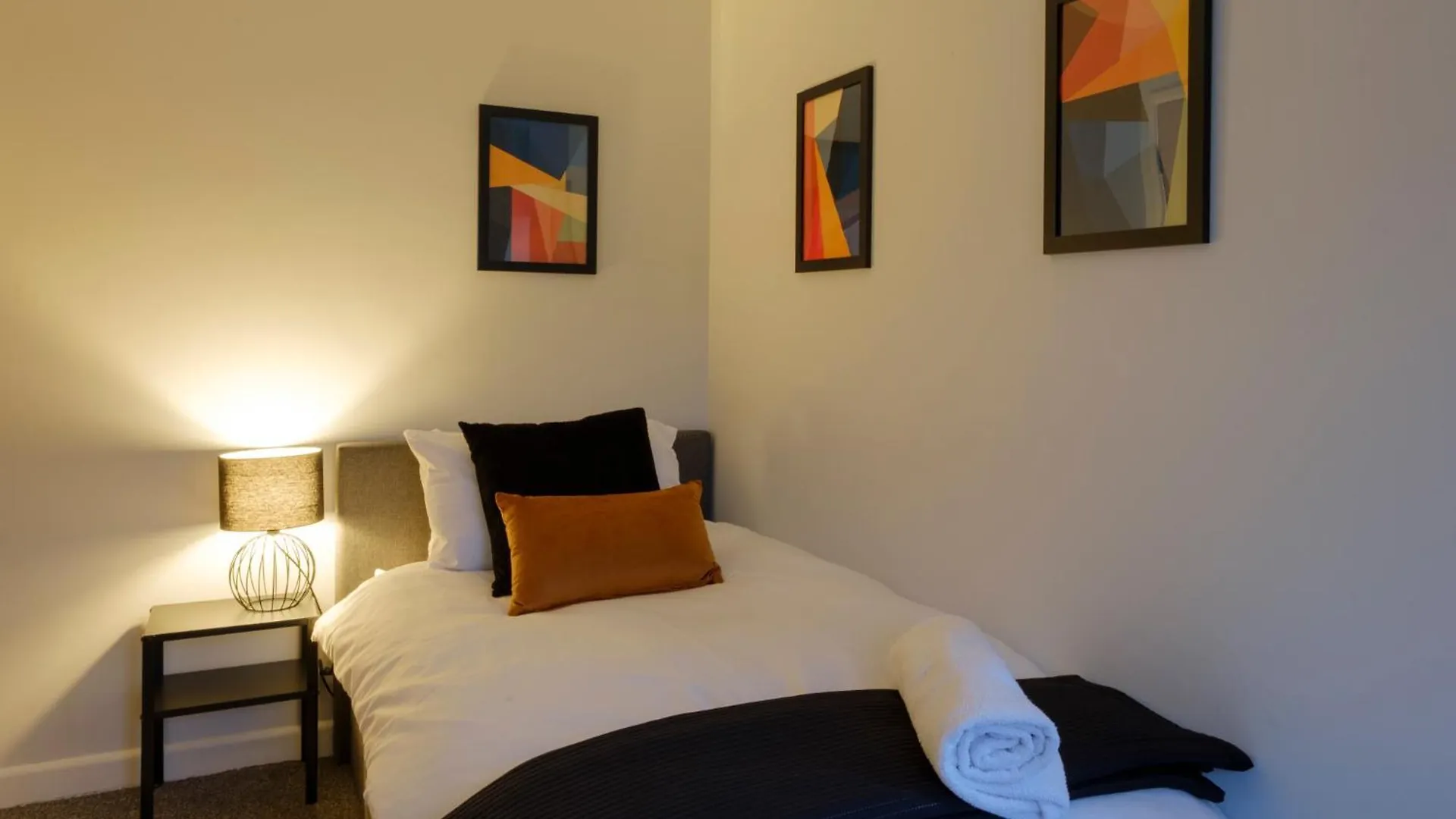 Vibrant 2 Bed Apartment, Free Parking, Bawtry Rd Doncaster - Hosted By Stay Host Save United Kingdom