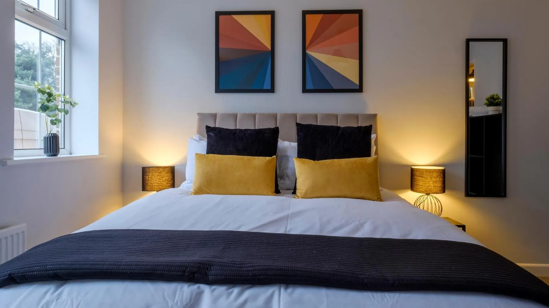 Vibrant 2 Bed Apartment, Free Parking, Bawtry Rd Doncaster - Hosted By Stay Host Save 0*,  United Kingdom