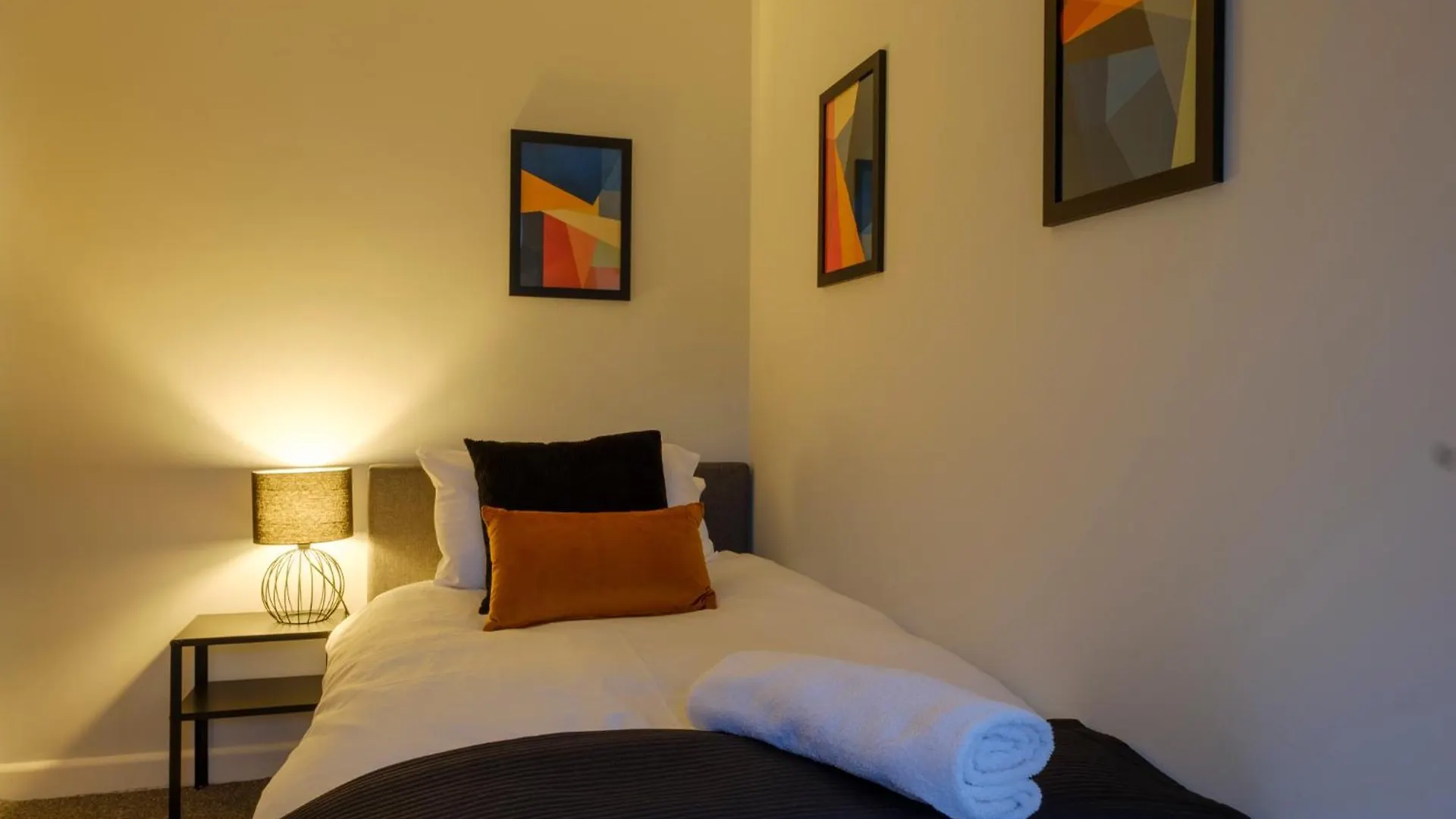Apartment Vibrant 2 Bed Apartment, Free Parking, Bawtry Rd Doncaster - Hosted By Stay Host Save United Kingdom