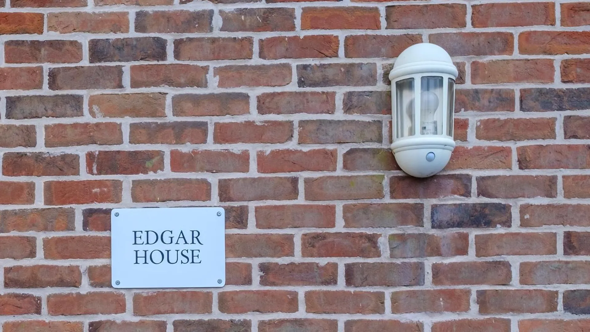 Vibrant 2 Bed Apartment, Free Parking, Bawtry Rd Doncaster - Hosted By Stay Host Save